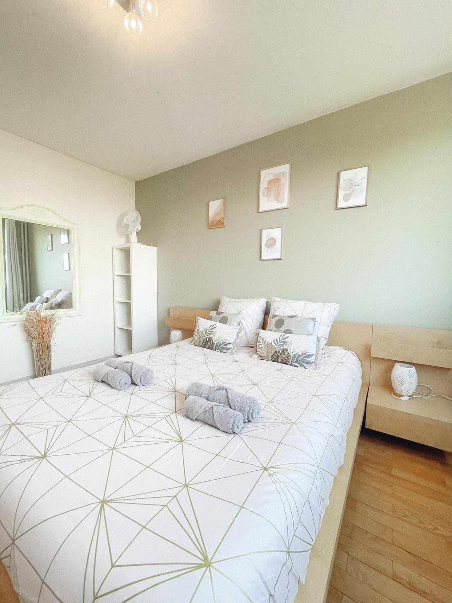 Appartement Spacieux Avec Balcon Μπουργκ-αν-Μπρες Εξωτερικό φωτογραφία